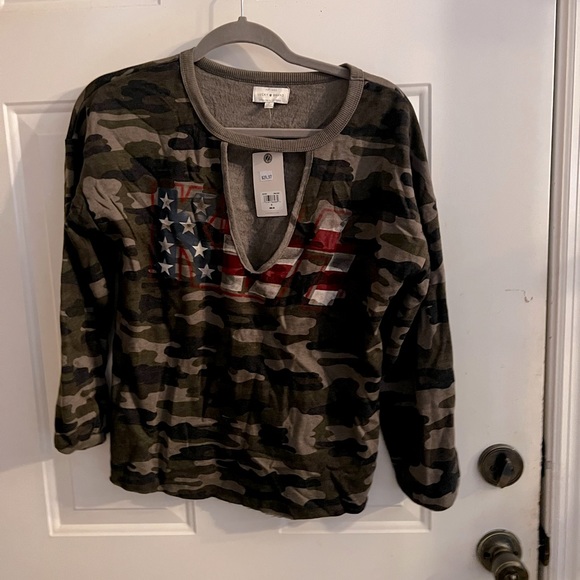 Camo Kiss Lucky Brand Sweater - Picture 1 of 3